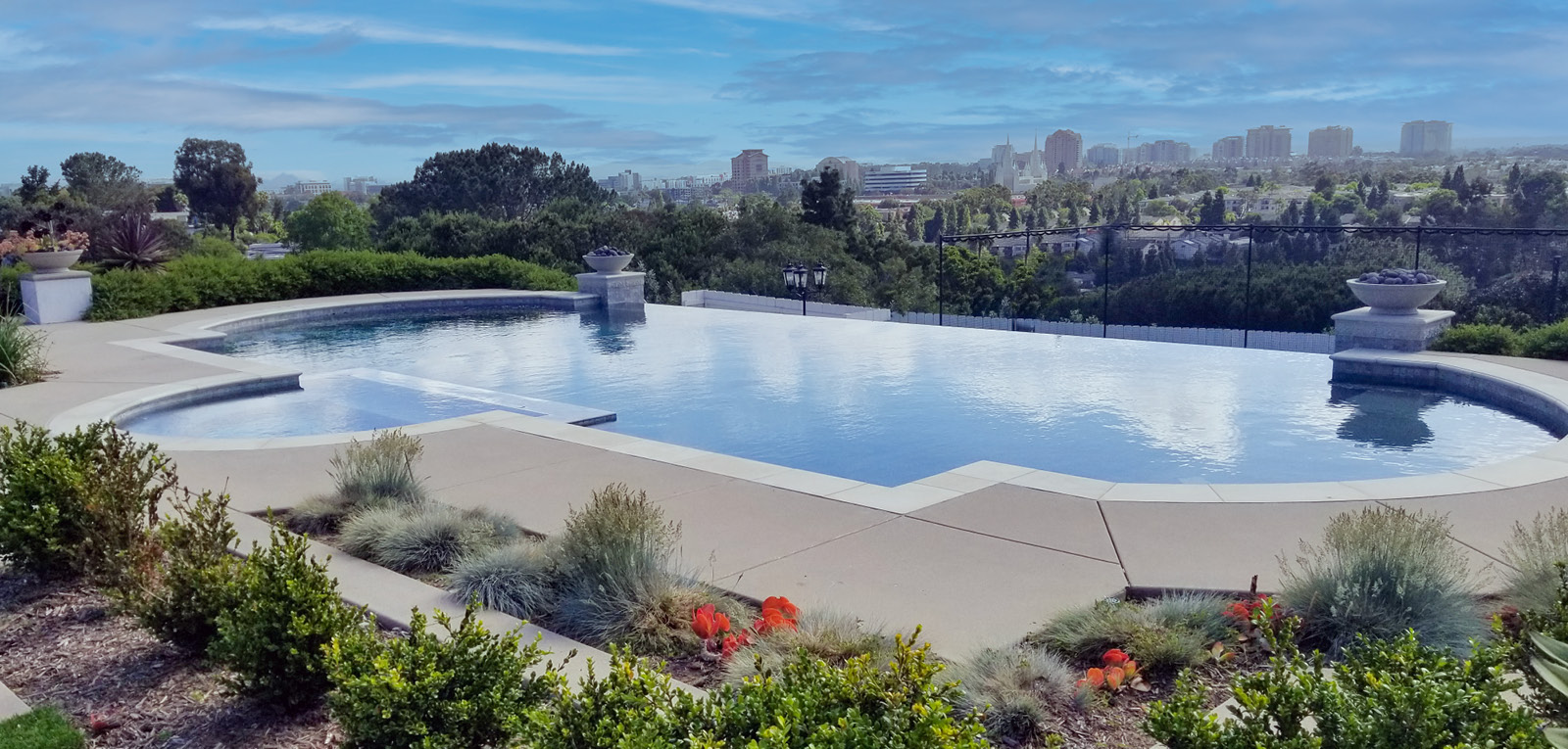 Roman pool with a vanishing edge.