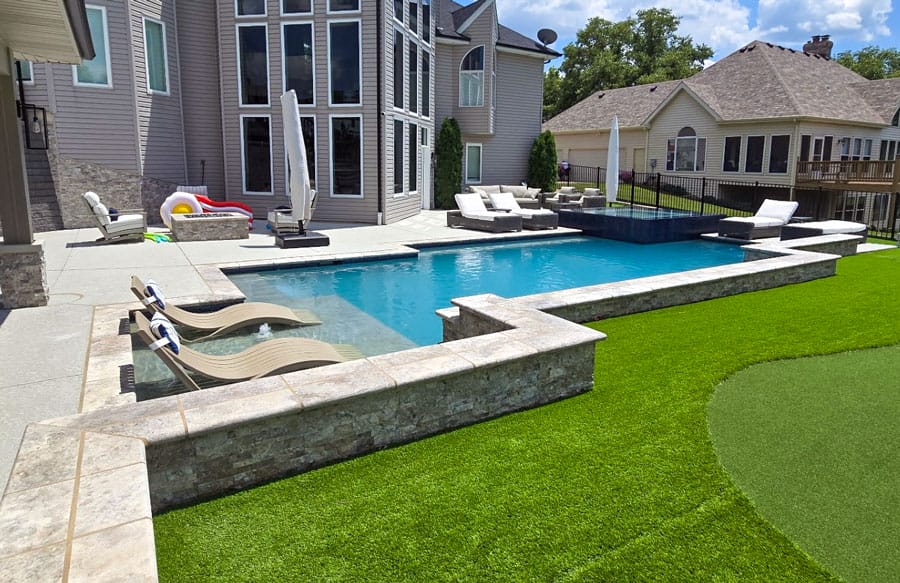 Custom swimming pool design in St Louis