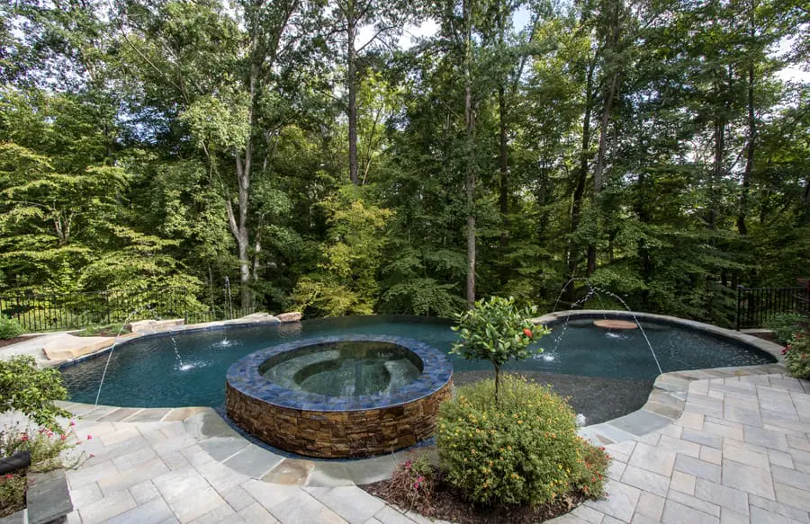Designing Louisville swimming pools for outdoor spaces