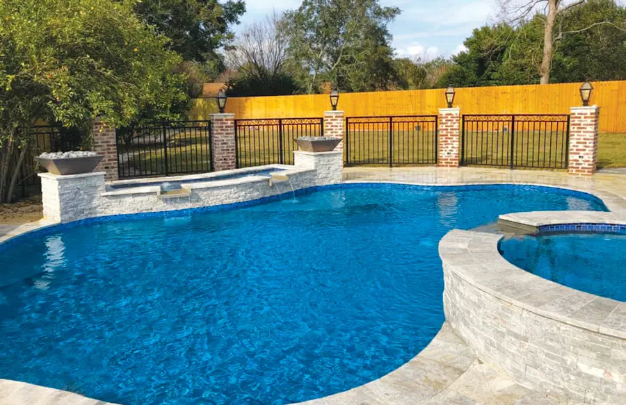 Installing modern backyard pools in Mobile