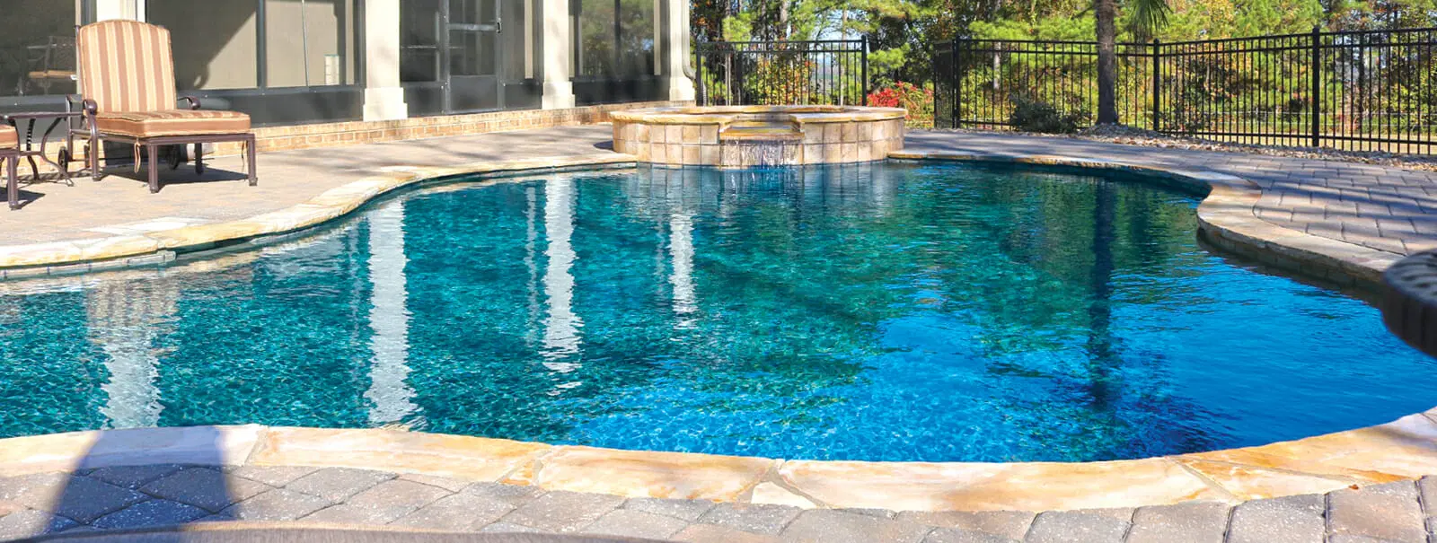 Showcasing professional swimming pool designs and features