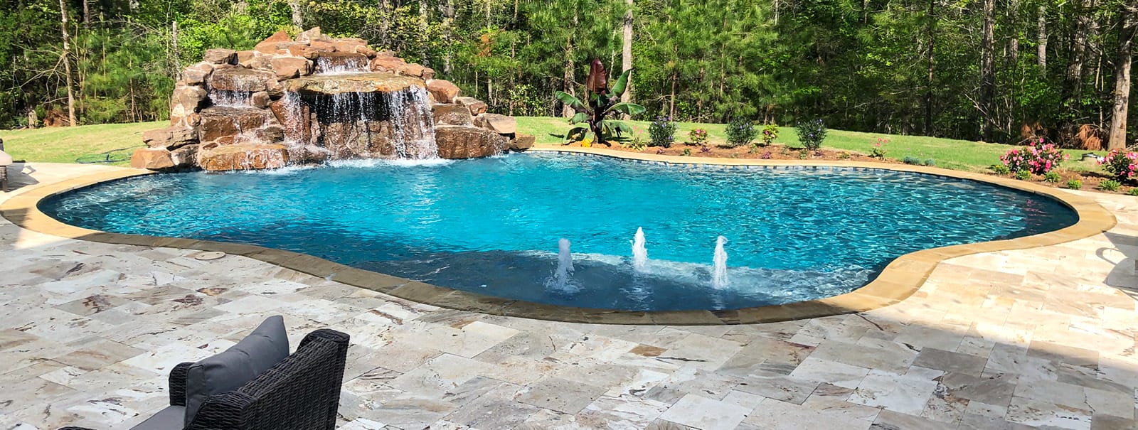 Building Jackson MS pools with professional designs