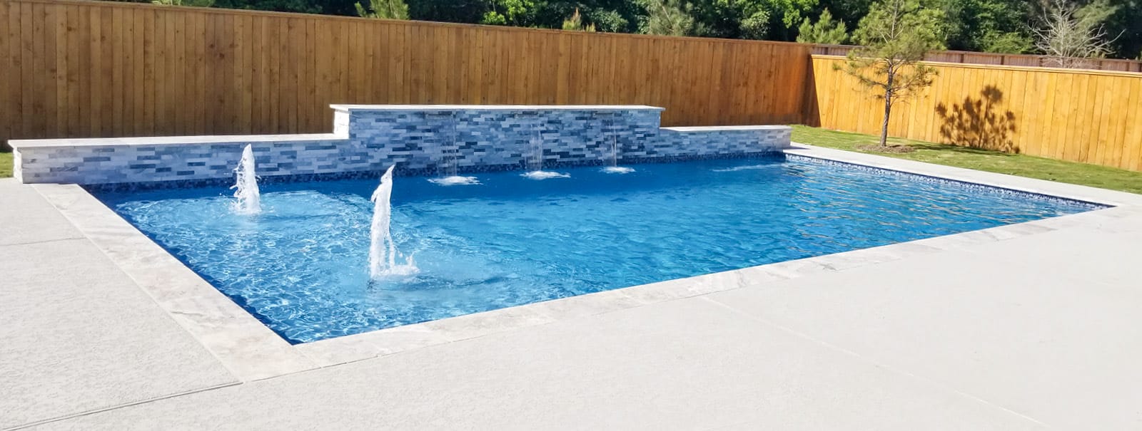 Residential pool builder in Clear Lake