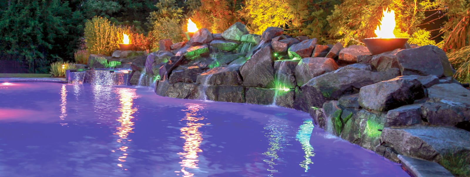 Creating relaxing backyard pools with custom design options