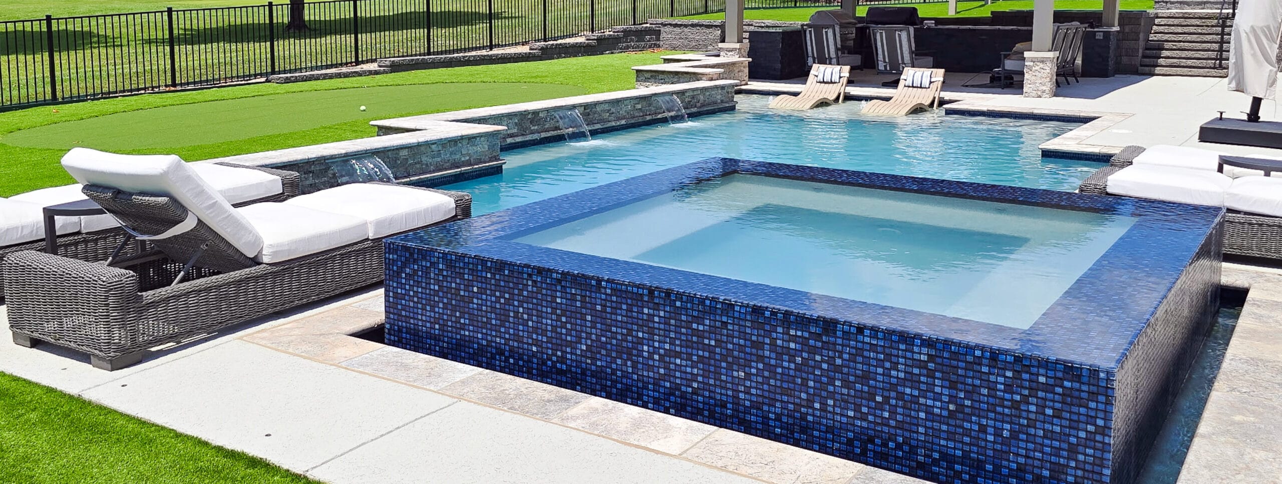 Creating Kansas City outdoor pool areas for homes