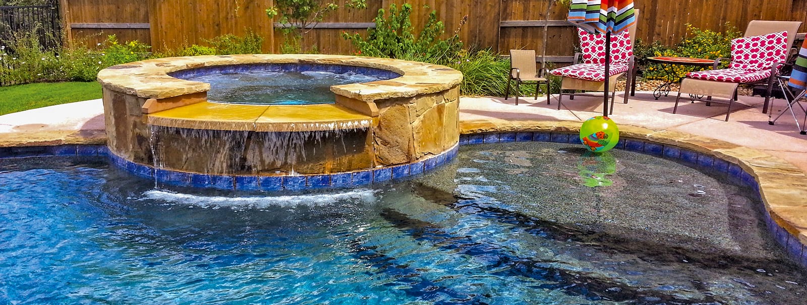 Installing custom backyard pools in Round Rock homes