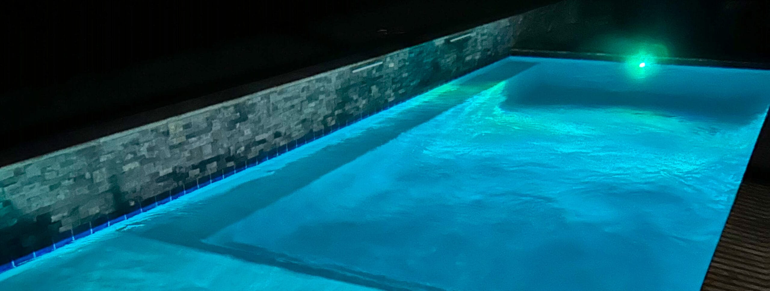 Designing Louisville pools with outdoor living areas