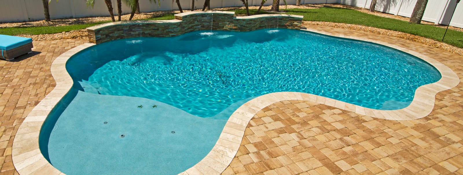 Designing Jacksonville pools with modern outdoor areas