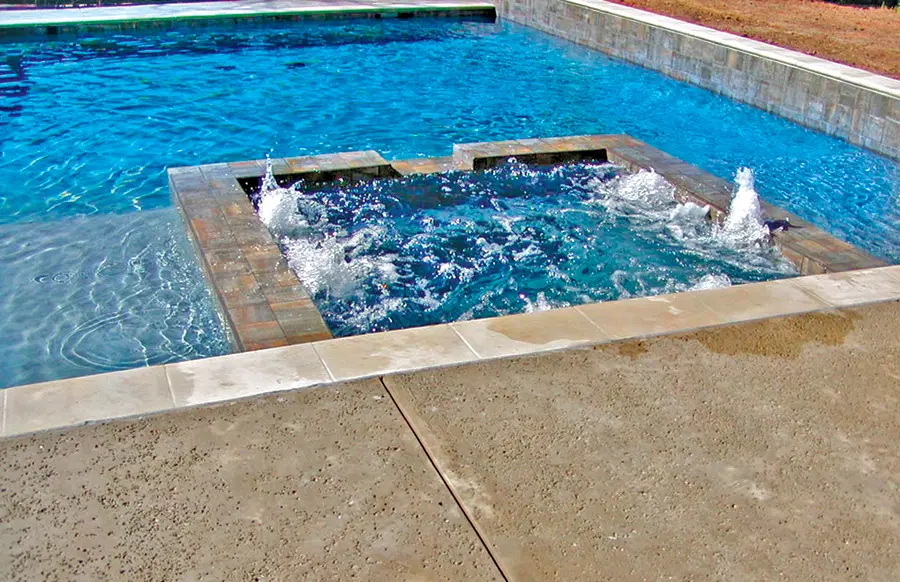 Custom swimming pool builder in Shreveport