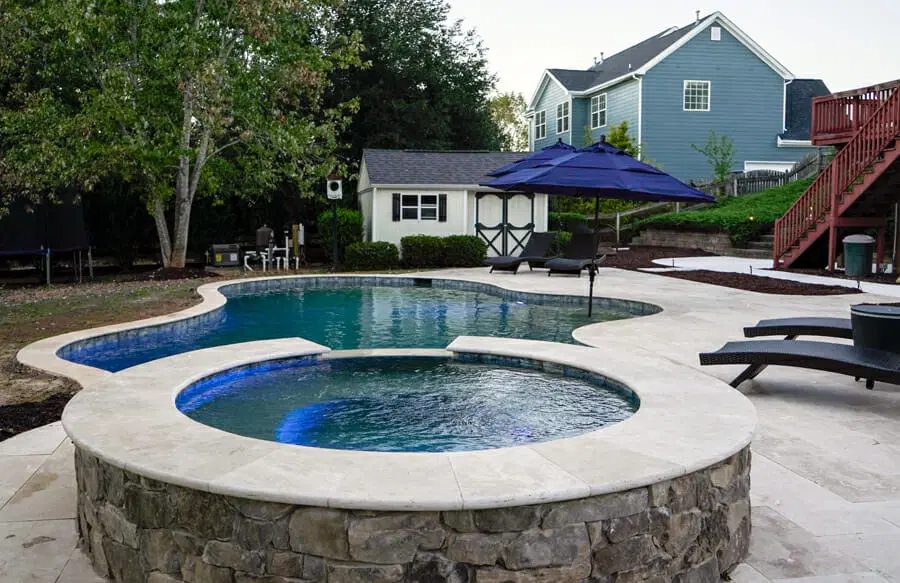 Installing custom residential swimming pools