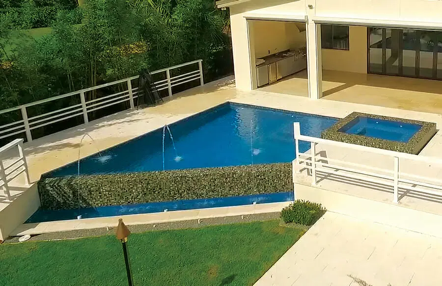 Inground swimming pool design in Orlando