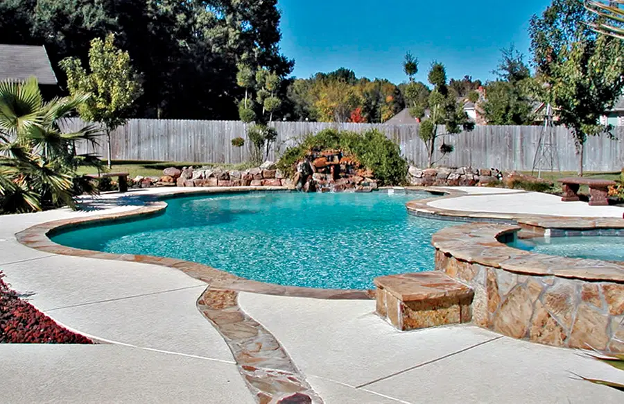Modern custom pool installation