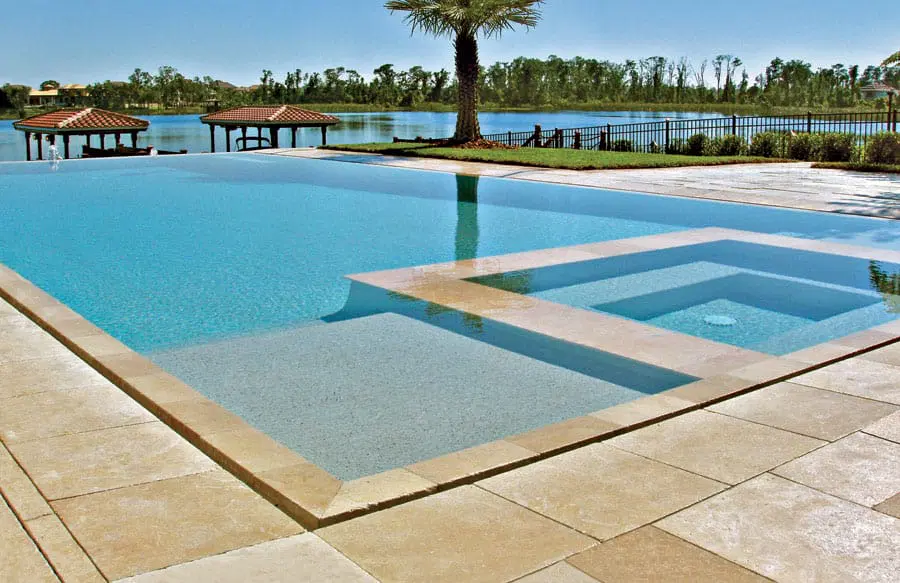 Custom outdoor swimming pools in Orlando