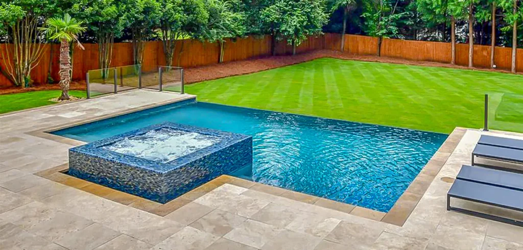 Infinity pool with vanishing edge design