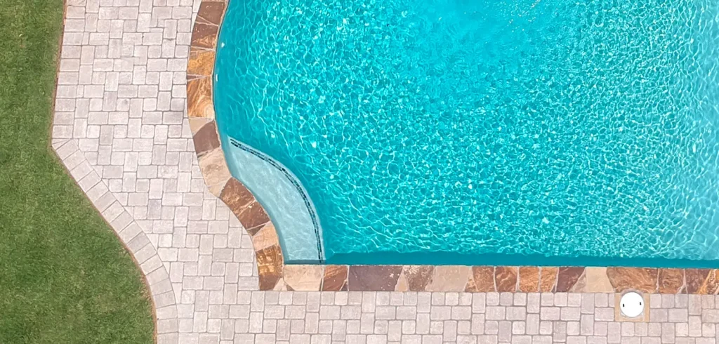 Curved pool bench seating feature
