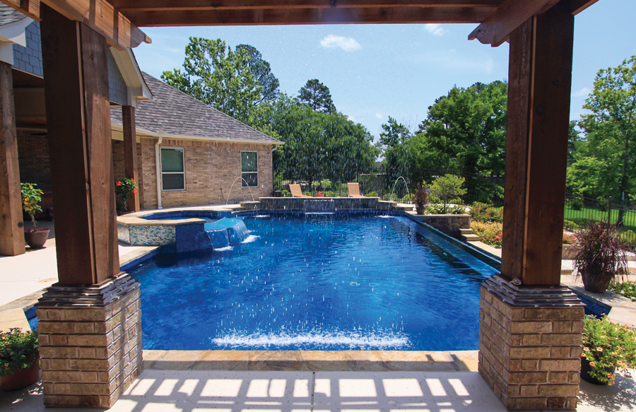 rain-curtain-from pergola-over-pool